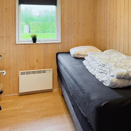 3 Bedroom Stunning In Holiday home Hovborg