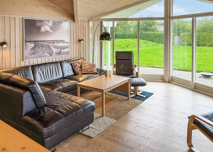 3 Bedroom Stunning In Casa vacanze Hovborg