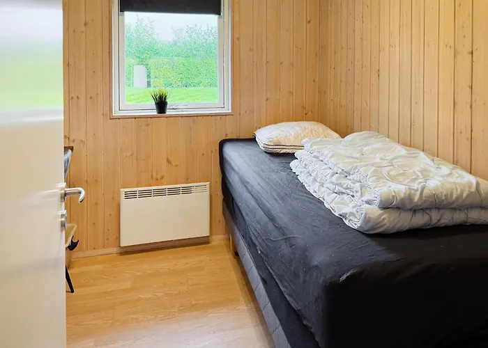 3 Bedroom Stunning In Casa vacanze Hovborg